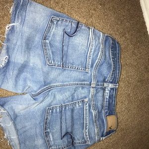 american eagle shorts size 2 worn maybe 5 times.